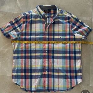 Nautica Men Shirt Size Large Red Blue White Plaid Short Sleeve Button Down